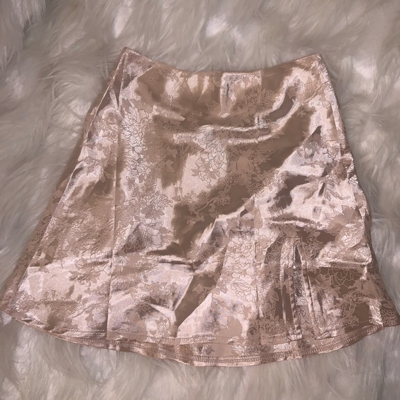 SOLD pink satin silky mini skirt - Picture 3 of 6